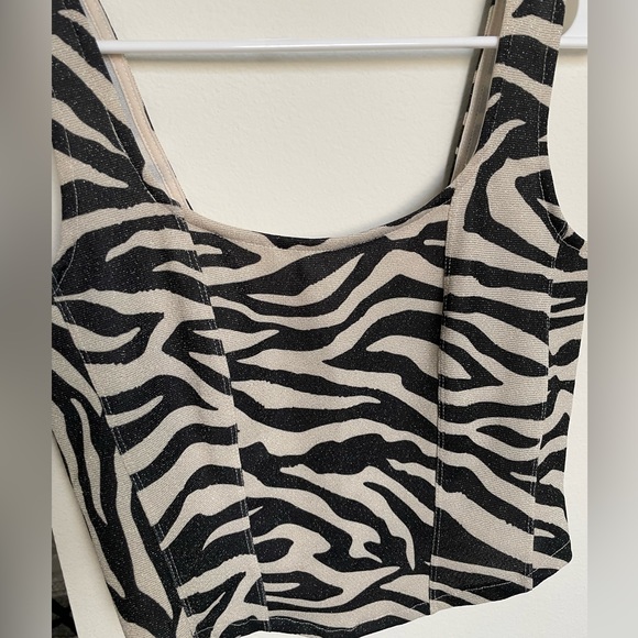 Sparkly zebra tank top - Picture 2 of 5
